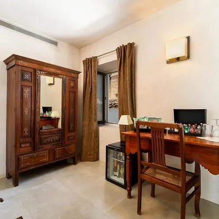Boutique V Hotel